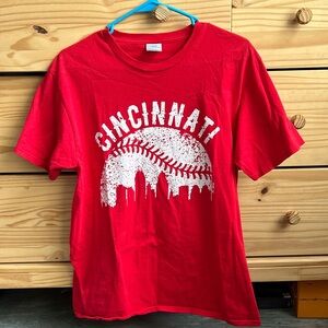 Port & Company Red Cincinnati Tshirt Unisex Medium 100% cotton Baseball logo